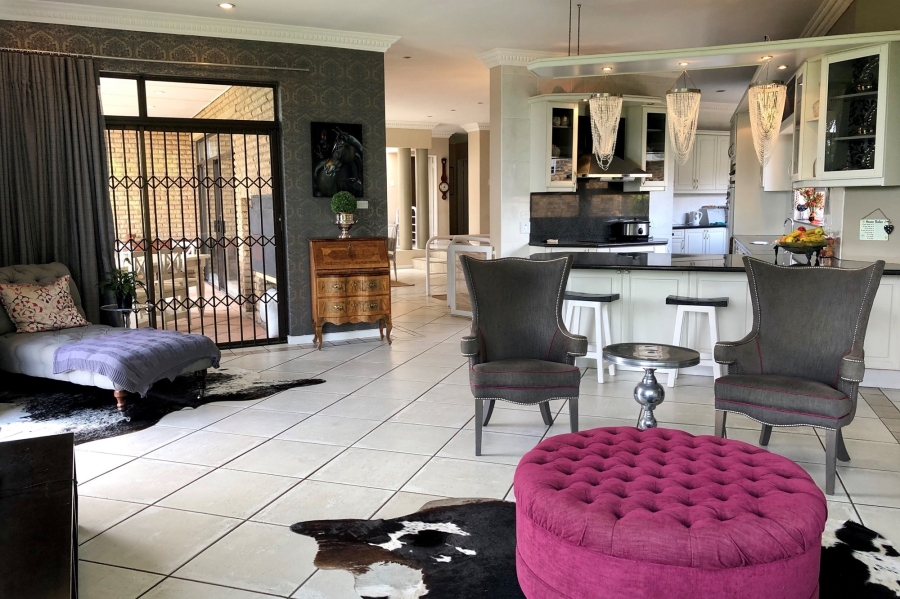 7 Bedroom Property for Sale in Plattekloof Western Cape